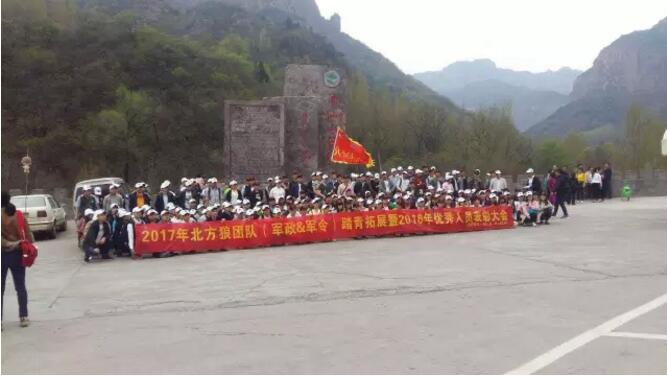 数万游客集聚而来 只为一睹你的风采