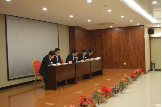 新乡八里沟景区在“五一”节前大规模表彰服务标兵 新乡八里沟景区在“五一”节前大规模表彰服务标兵