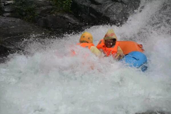 没有漂流的夏天是不完整的，但是这样的漂流你肯定没见过！