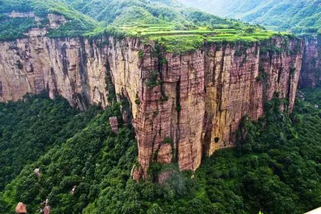 回龙大峡谷、郭亮挂壁公路……，这样震人心魄的红岩绝壁你见过吗？