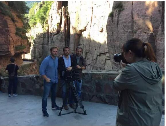 不远万里，德国人来这里拍什么？