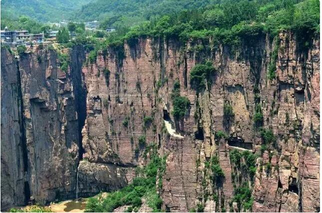 震惊！全世界最危险的村庄，被赞誉为“世界第九大奇迹”！