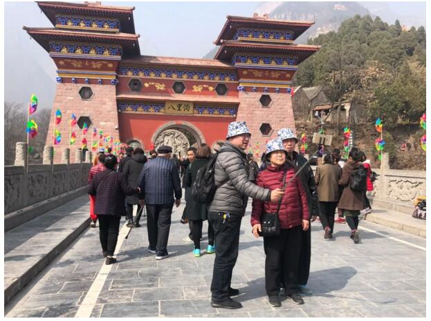 太行春来早，游客涌如潮！