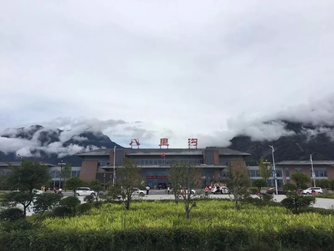 一个无须美图、告别滤镜的地方——八里沟