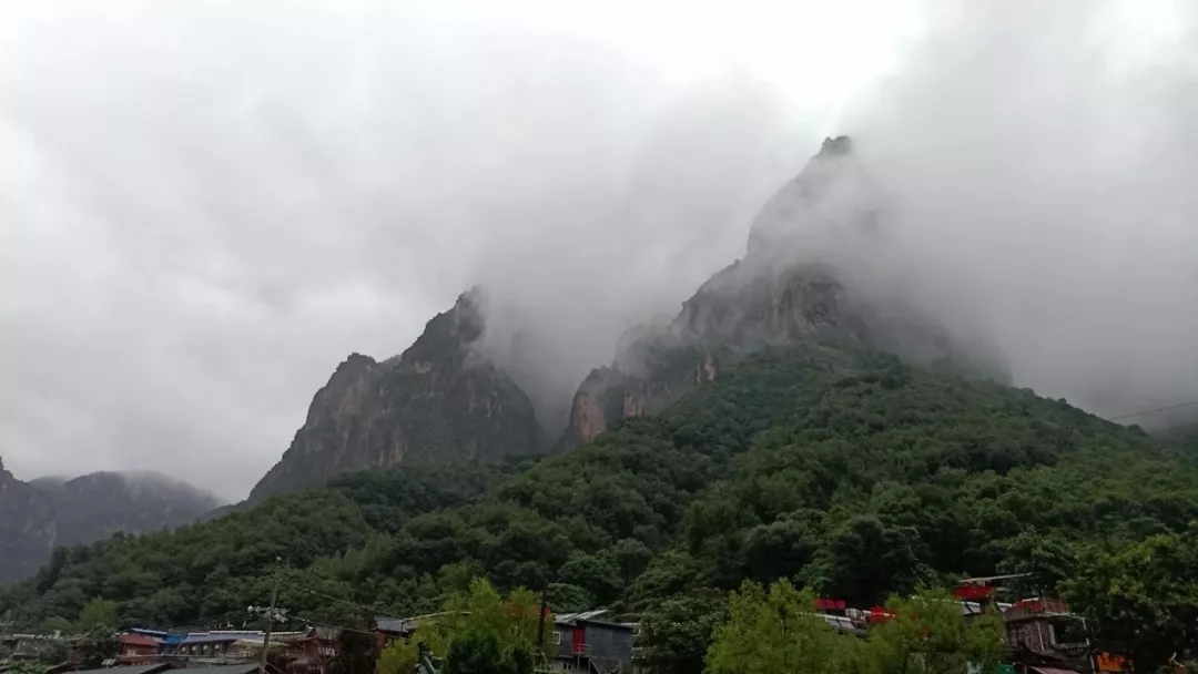 森呼吸、享清凉，我在晴空万里的新乡南太行等你~