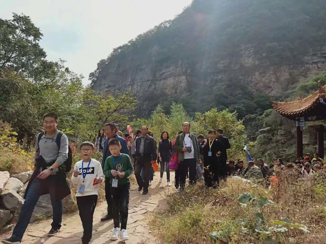 河南•关山 | 金秋盛会 火爆持续 万人登山 共享欢乐！