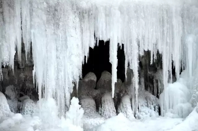 一场冬雪，最美的新乡南太行是这样的......