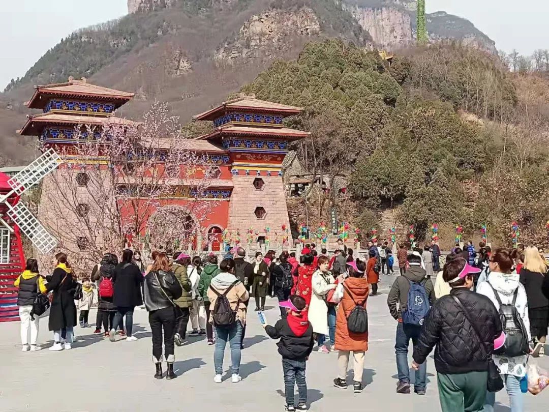 春暖花开，新乡南太行喜迎客流高峰！