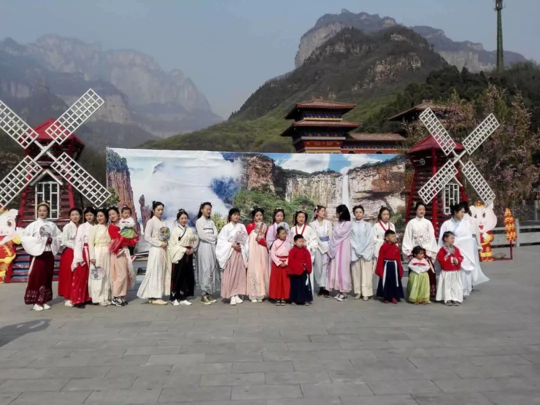 汉服游山水·泼墨中国风丨一袭汉服，带你体验穿越时空的浪漫古风！