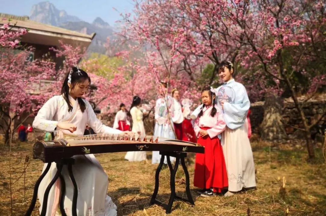 汉服游山水·泼墨中国风丨一袭汉服，带你体验穿越时空的浪漫古风！