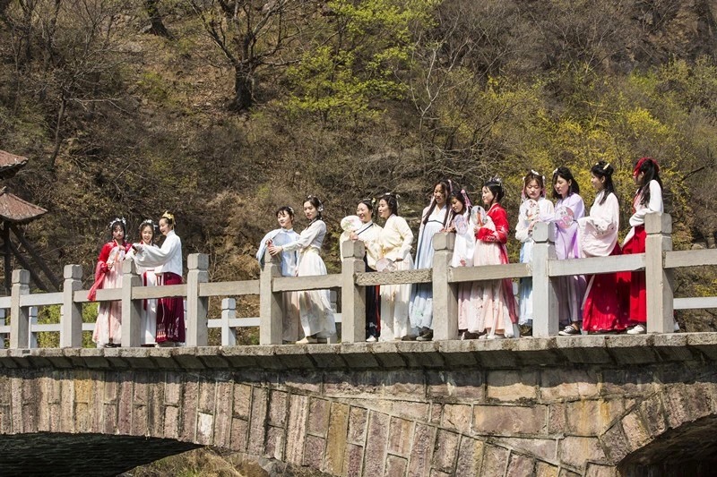 清明假期丨穿汉服游山水，盘点新乡南太行最美春游踏青地！