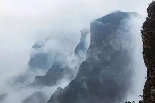 雨后的关山竟然这么美，美的让人窒息....
