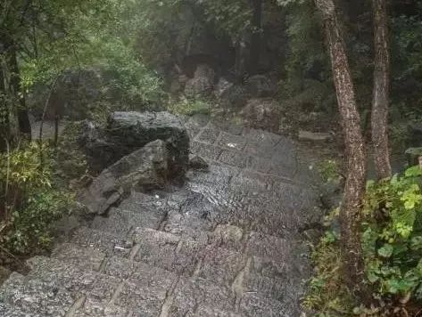 雨后的关山竟然这么美，美的让人窒息....