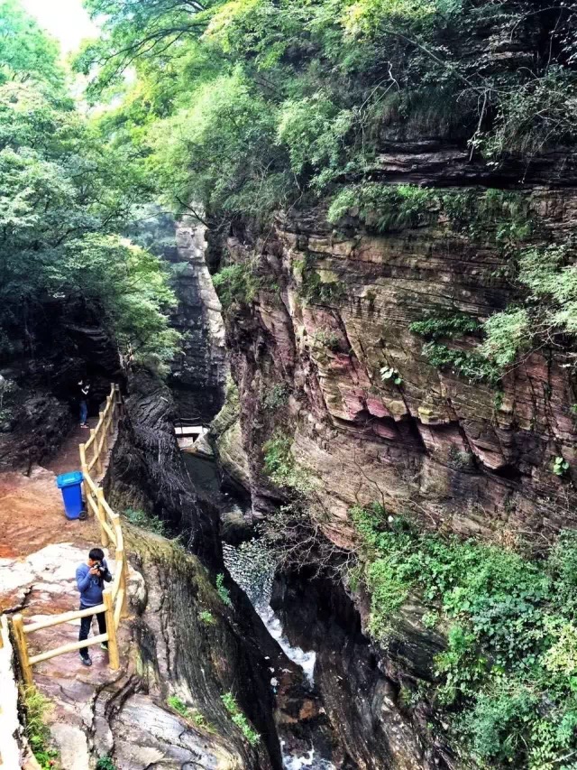 静心清肺之旅——关山红石峡