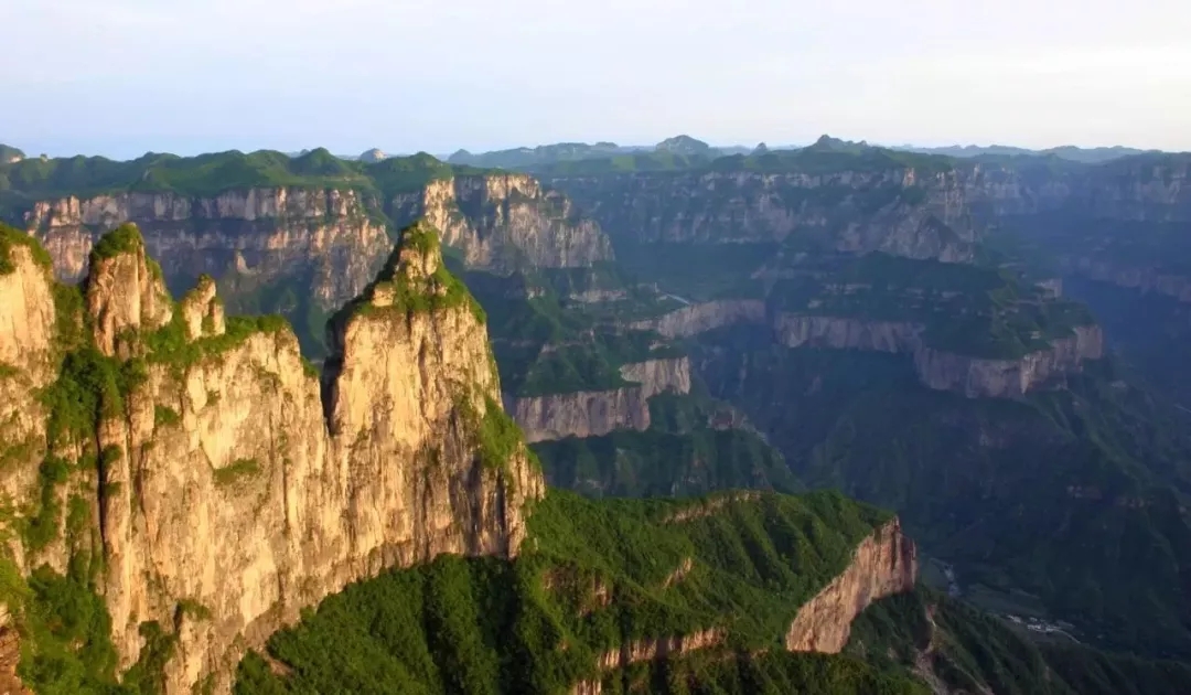 关山天柱峰| 一峰擎日月 千仞锁云间