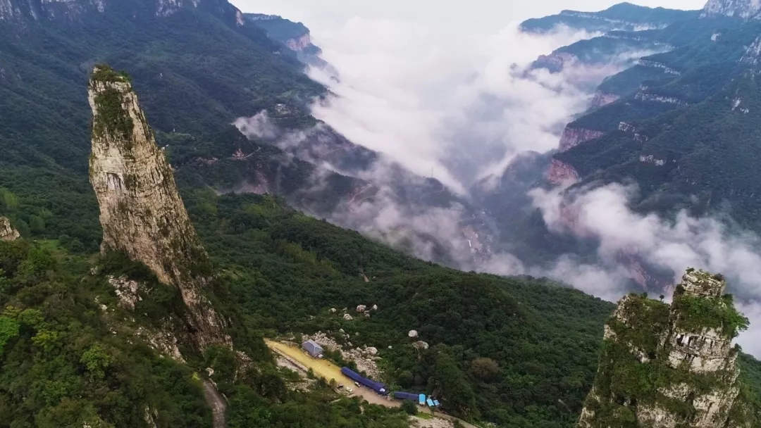 关山天柱峰| 一峰擎日月 千仞锁云间