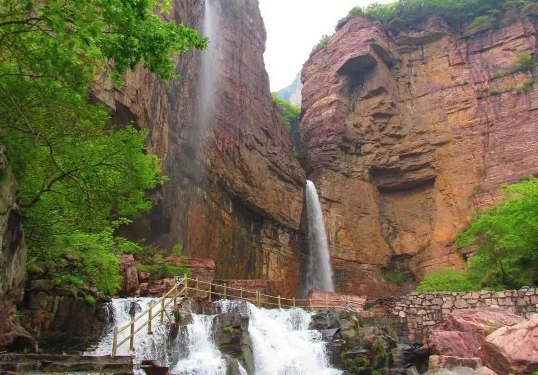 关山天柱峰| 一峰擎日月 千仞锁云间