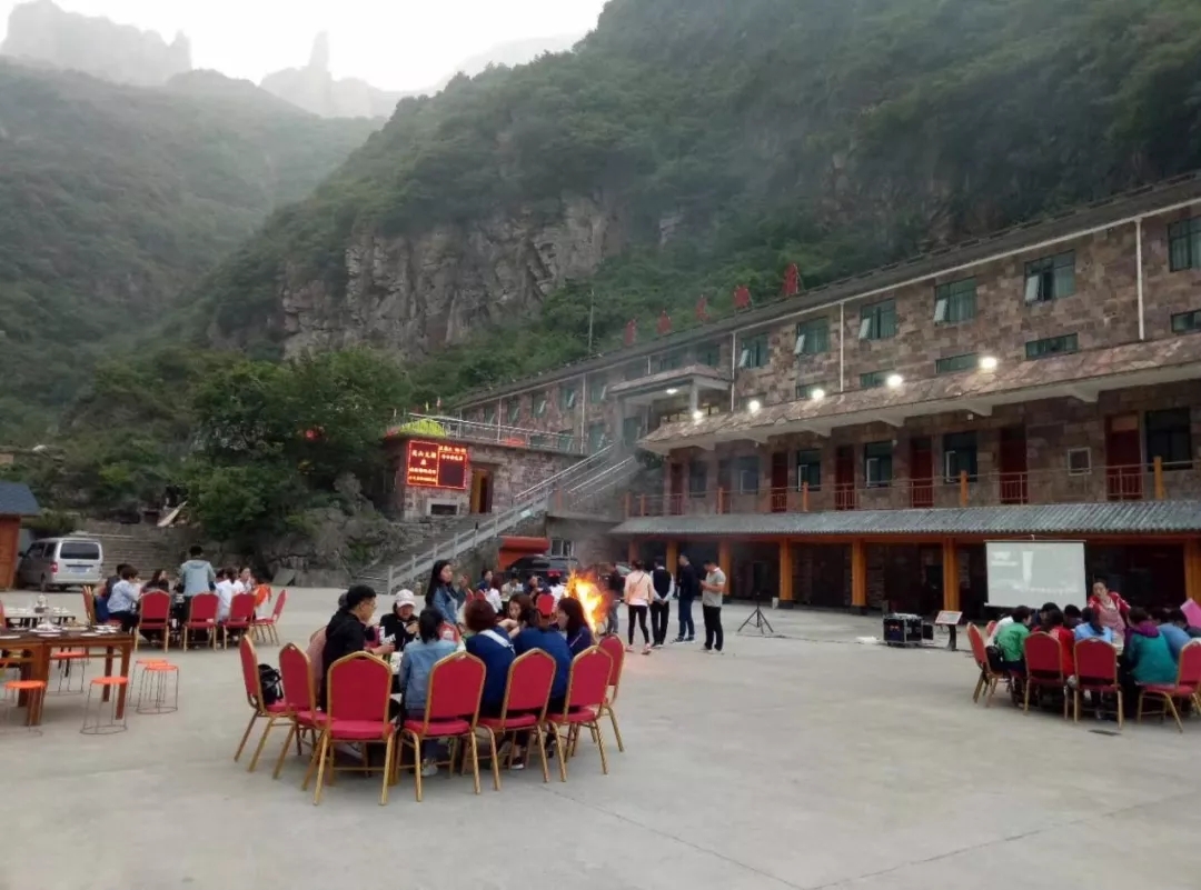 人生须尽欢， 诗酒趁韶华，新乡南太行的夏天等你来约噢!
