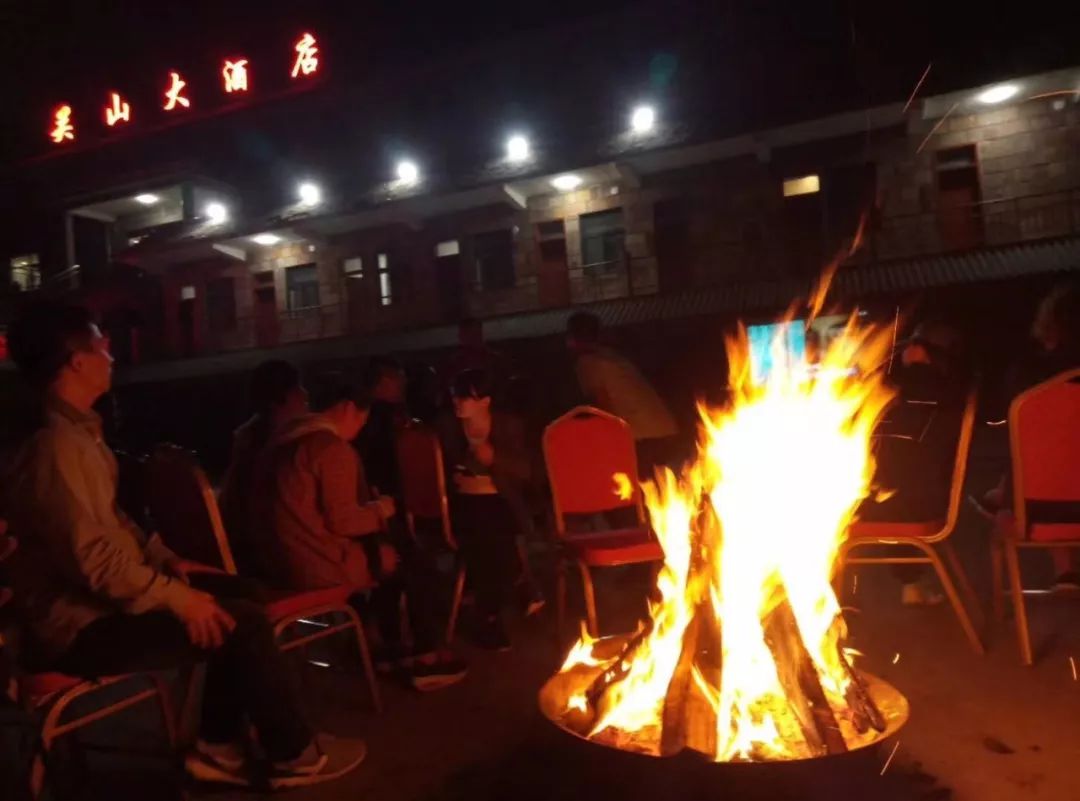人生须尽欢， 诗酒趁韶华，新乡南太行的夏天等你来约噢!