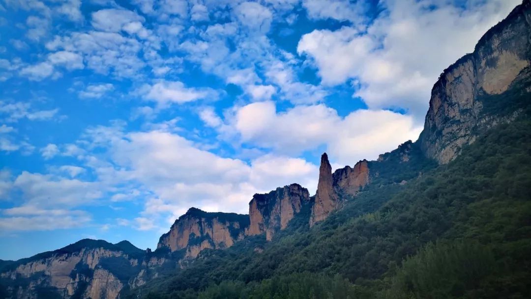 水晶蓝天、绵绵白云，我在新乡南太行等你！