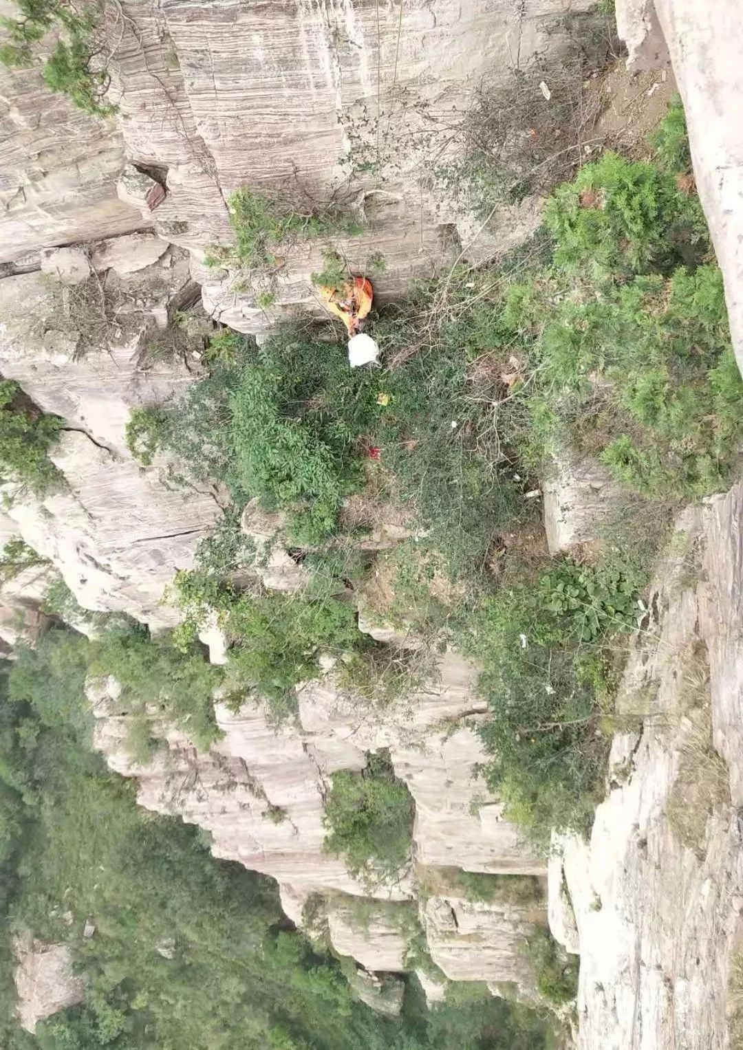 用生命拍摄的奥斯卡最佳纪录片《徒手攀岩》，致敬那些攀岩爱好者！
