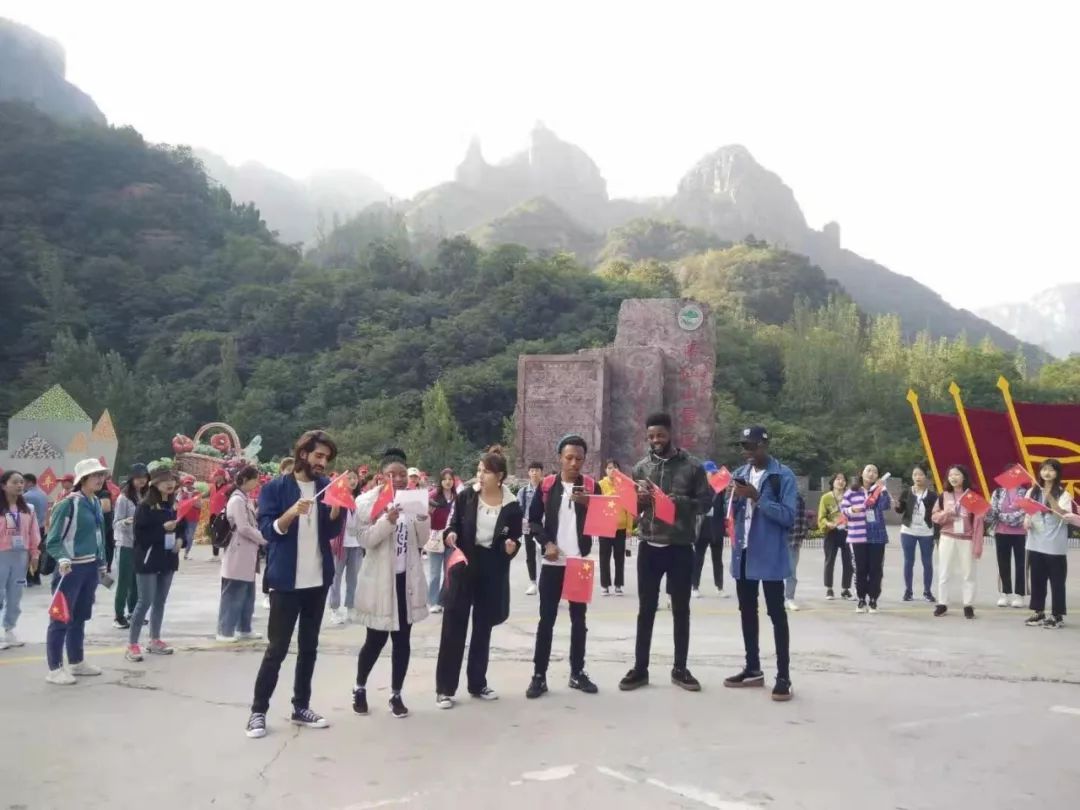 国庆长假第三天，新乡南太行持续迎来客流高峰！