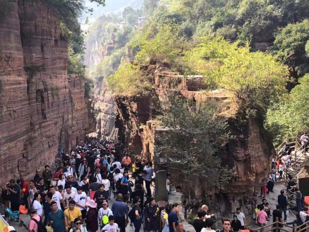 国庆长假第三天，新乡南太行持续迎来客流高峰！