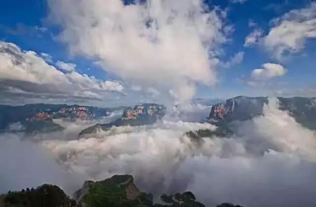 虽说有风有雨 有阴有晴 只有真心经历 这个国庆才会不虚此行 ​....