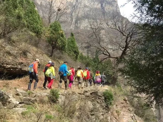 【征集令】河南省第九届“三山同登”群众登山健身大会南太行关山会场暨河南省首届山地户外挑战赛开始征集报名啦！