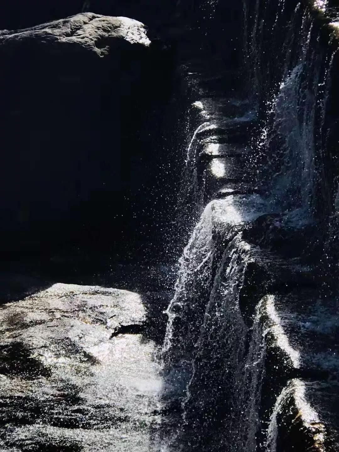 光与影的世界，新乡八里沟为你完美呈现！