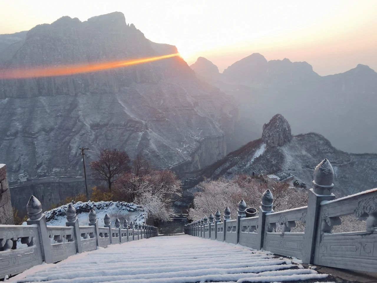 一波美图带你领略一日有四季，十里不同天的新乡南太行奇异美景！