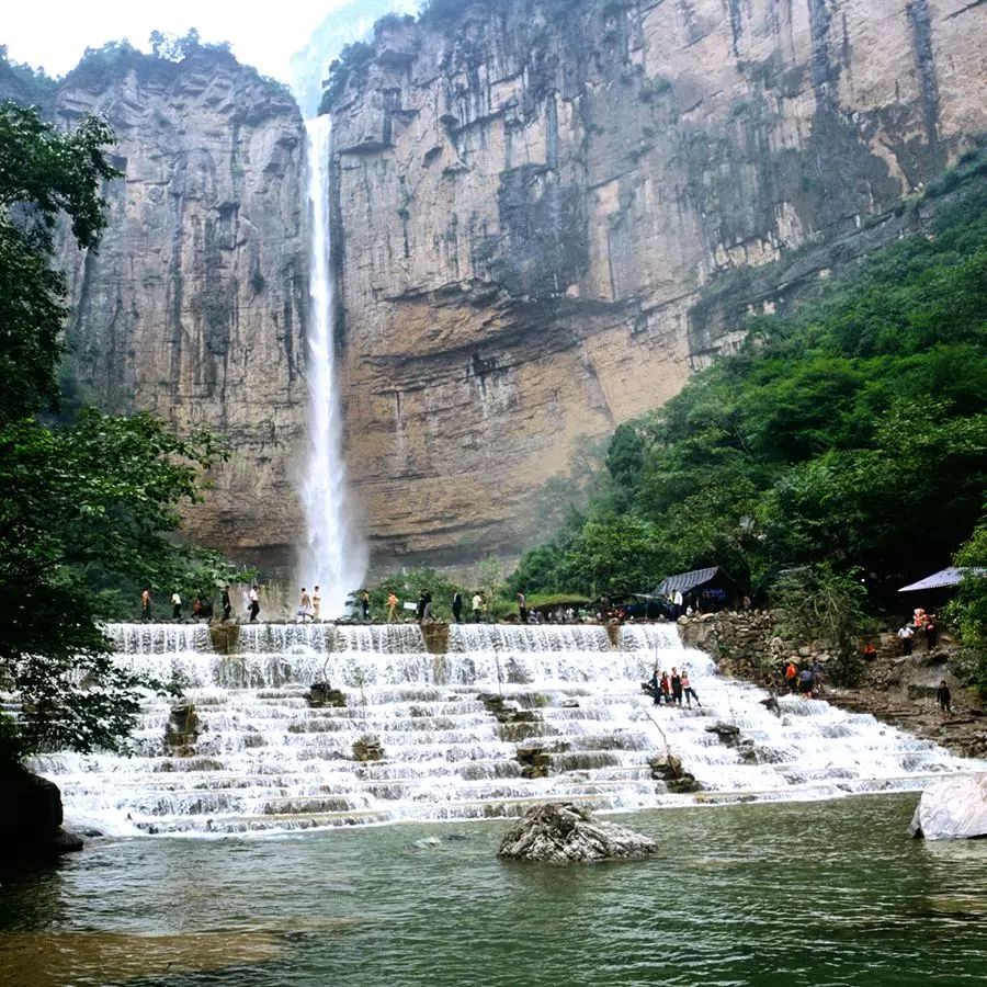 风长气阔，绿意染衣，初夏的八里沟正可人！