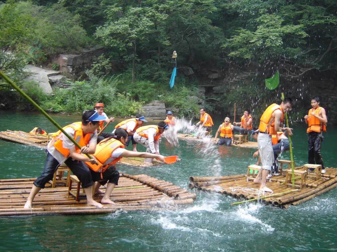 风长气阔，绿意染衣，初夏的八里沟正可人！