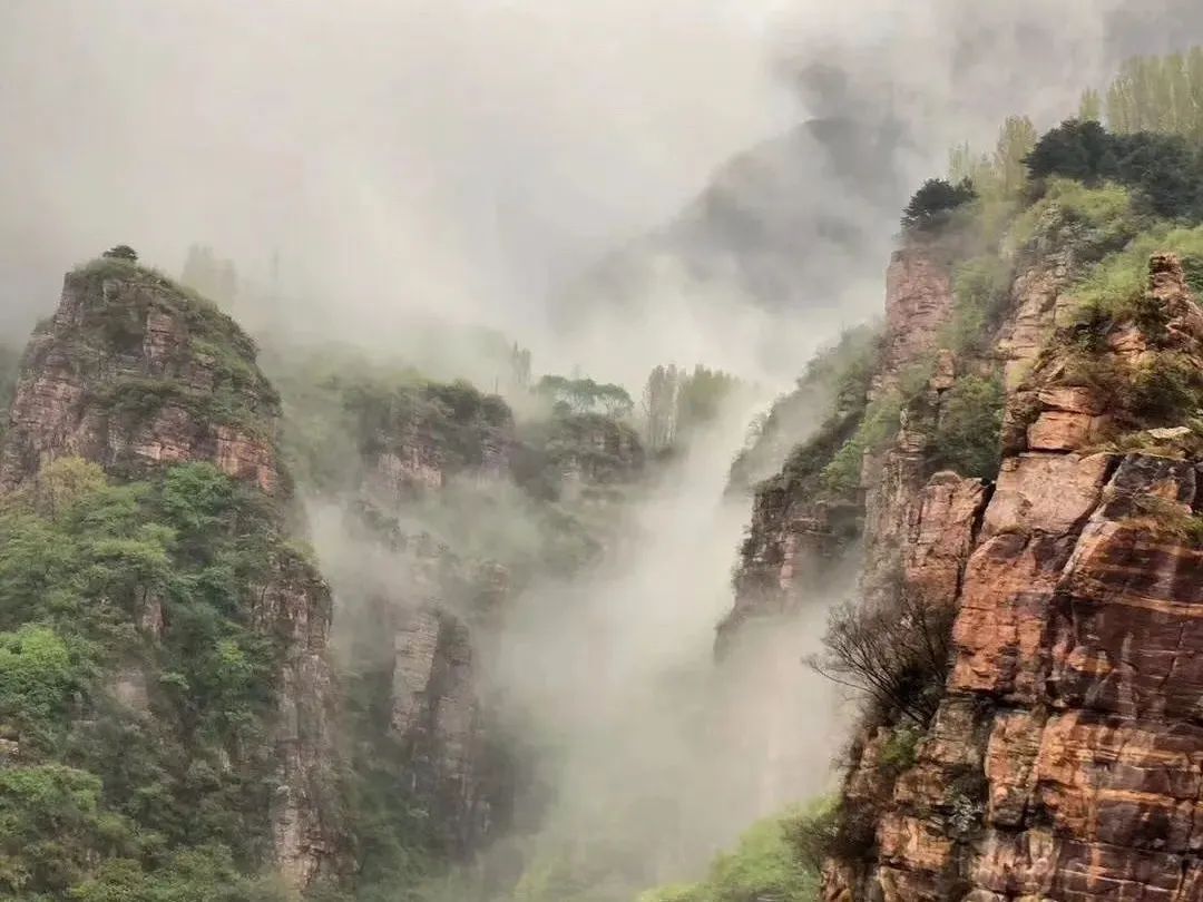 雨中漫步新乡南太行，妙遇人间仙境！