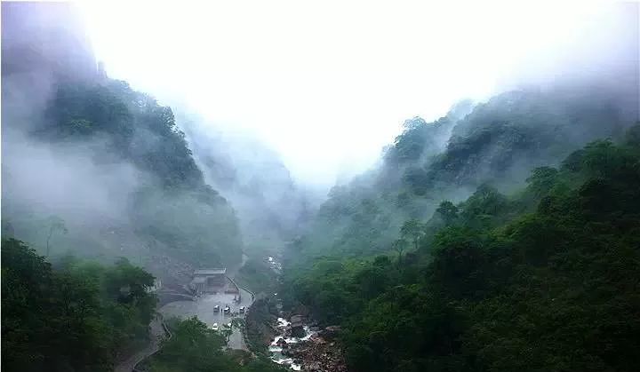 雨中漫步新乡南太行，妙遇人间仙境！