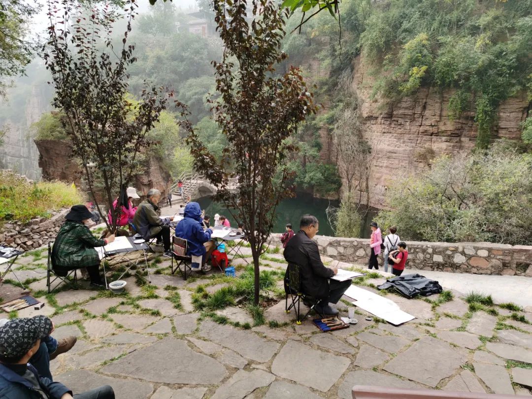 秋色宜人，新乡南太行万仙山景区喜迎华东千人大巴团