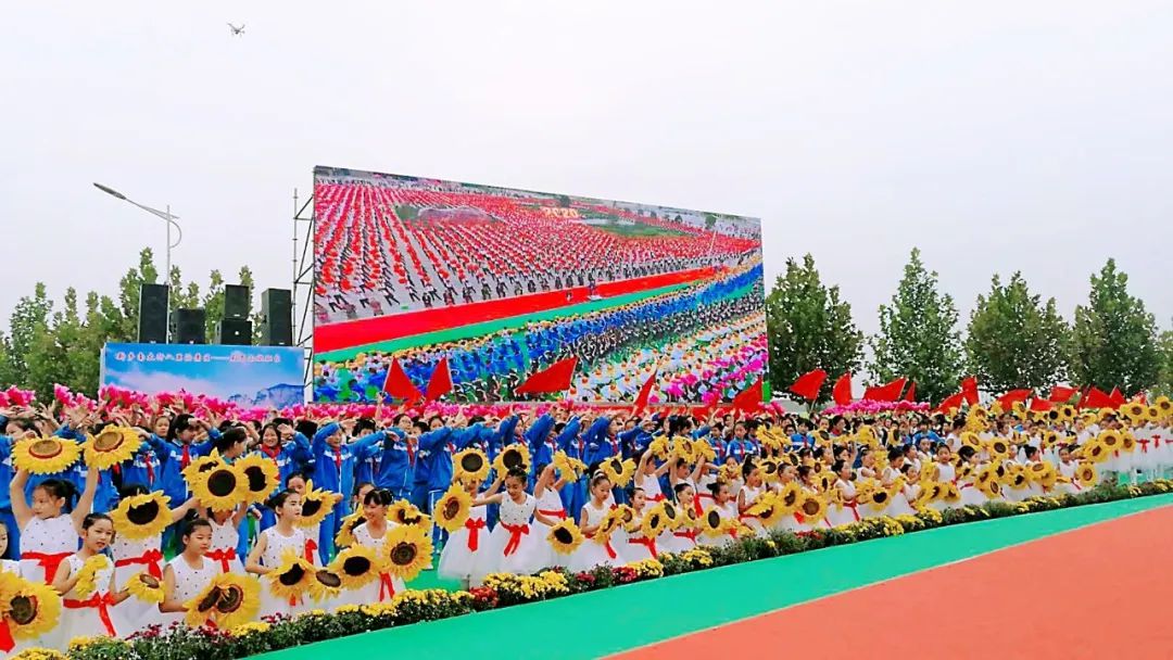 国庆中秋喜相逢，花好月圆庆华诞，新乡南太行举行万人升国旗仪式！