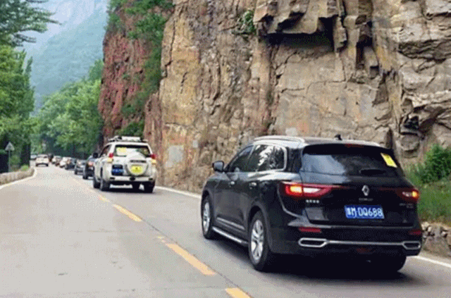 走进万仙山，赏红叶美景，享自驾穿越，圆心中武侠梦！