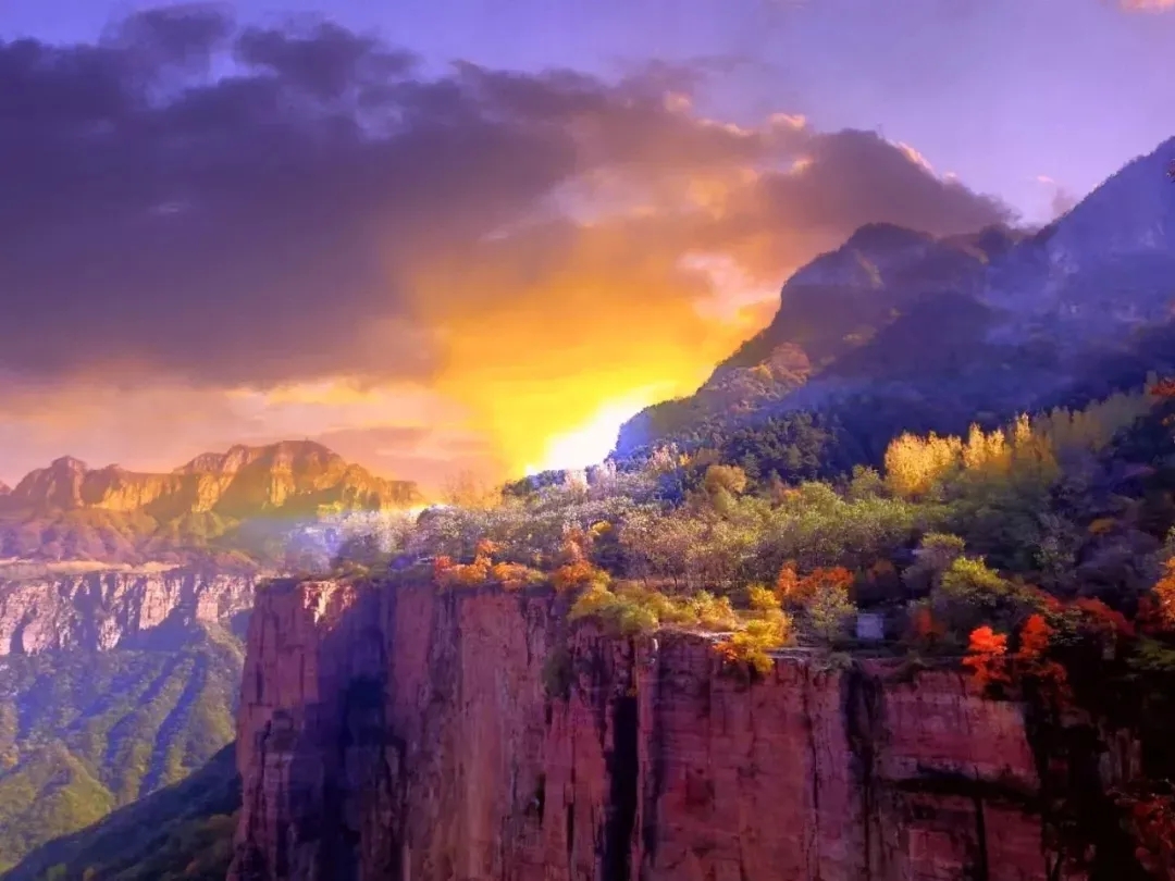 走进万仙山，赏红叶美景，享自驾穿越，圆心中武侠梦！