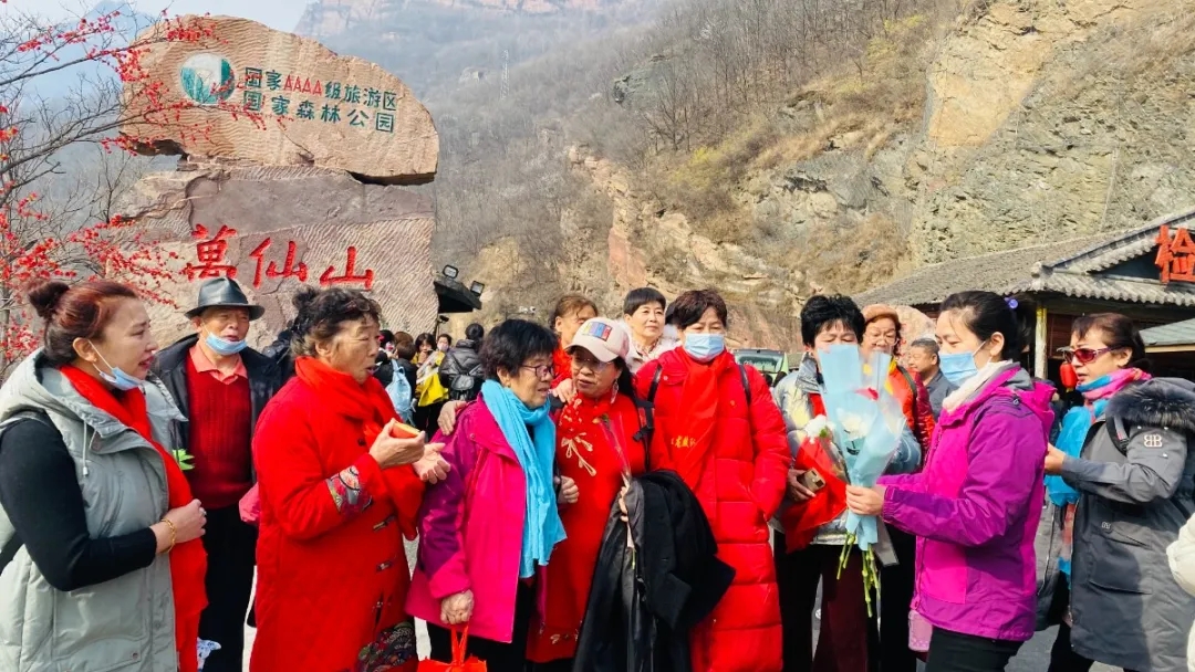 三八女神节所有女士免门票！当桃花遇上连翘，快和她一起来踏春赏花吧！