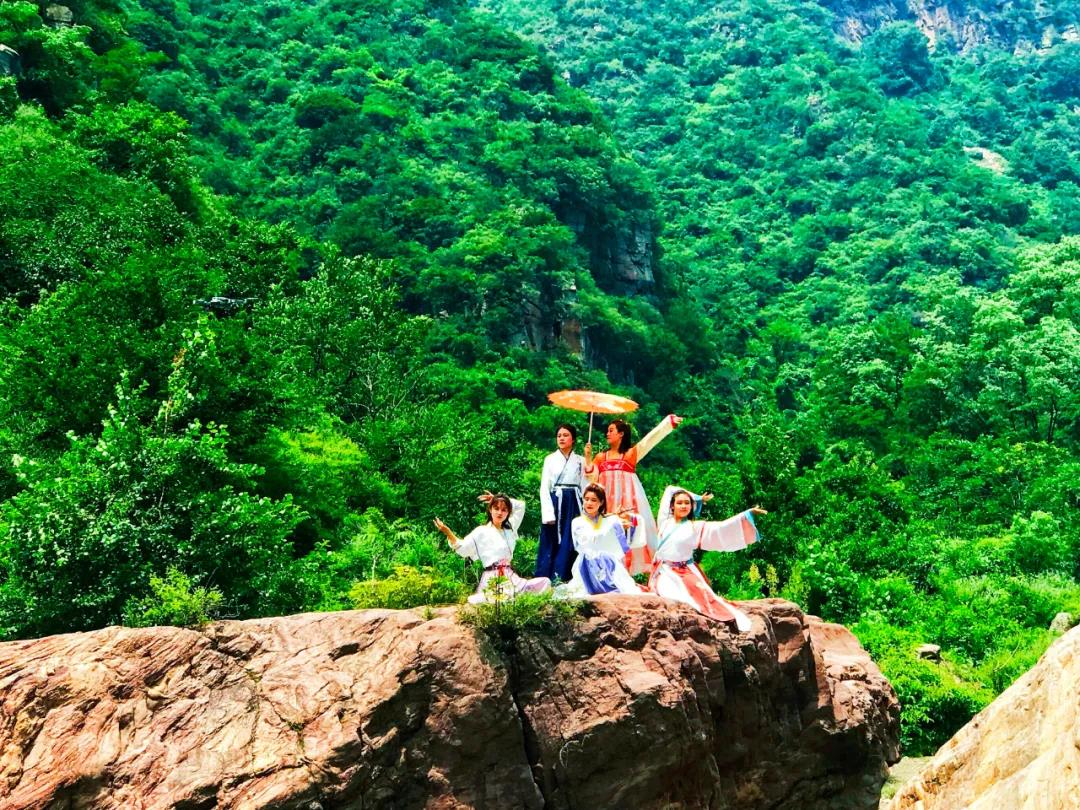 当汉服小姐姐走进关山，画风美的不像话