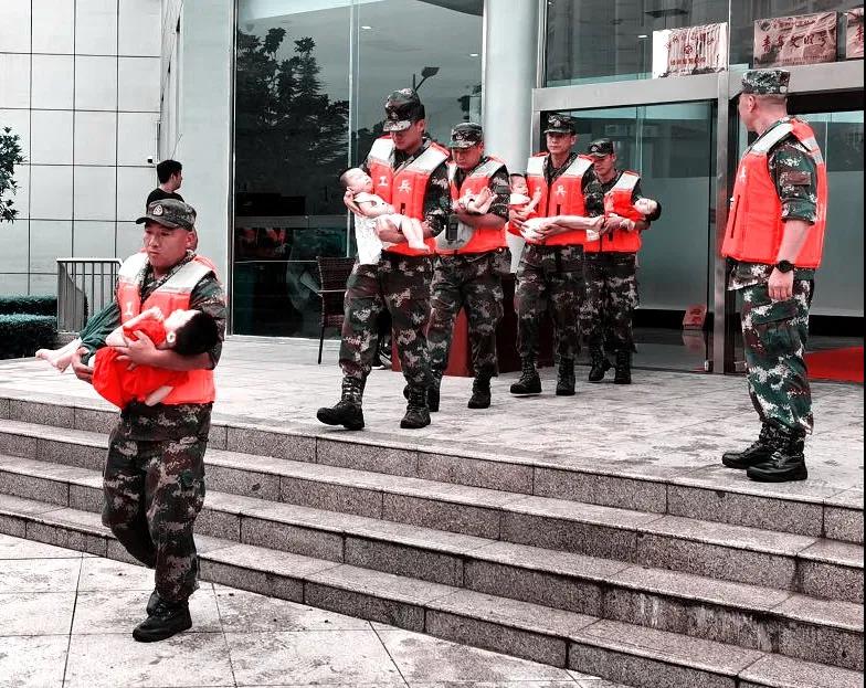 19张抗洪图，让人泪目……