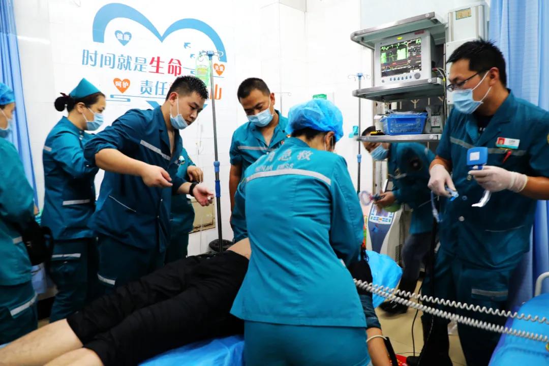 19张抗洪图，让人泪目……