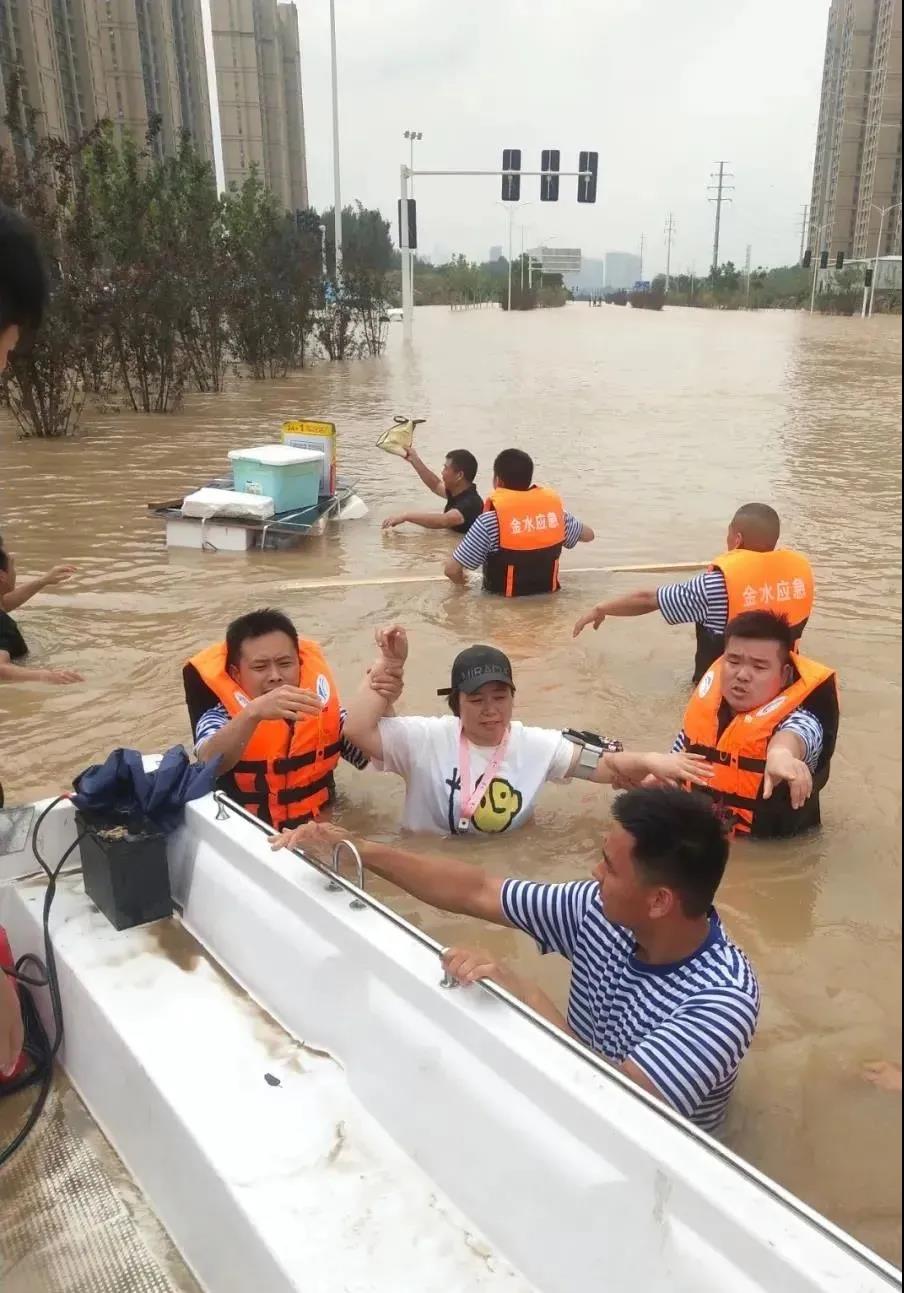 19张抗洪图，让人泪目……