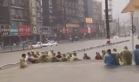 热泪盈眶！这就是咱中国人啊！