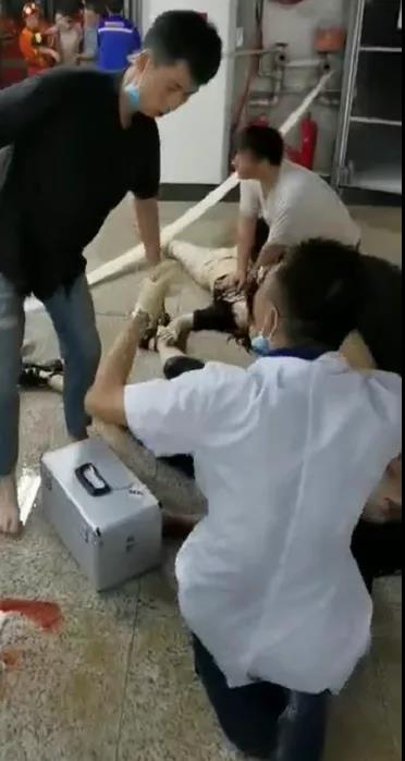 热泪盈眶！这就是咱中国人啊！