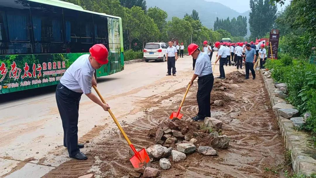 众志成城，共克时艰，恢复生产，重建家园，新乡南太行旅游有限公司召开灾后重建誓师大会！