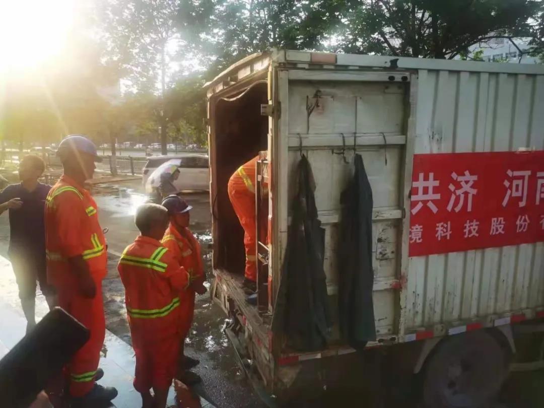 今天，我们沉痛悼念一位为了新乡的贵州英雄