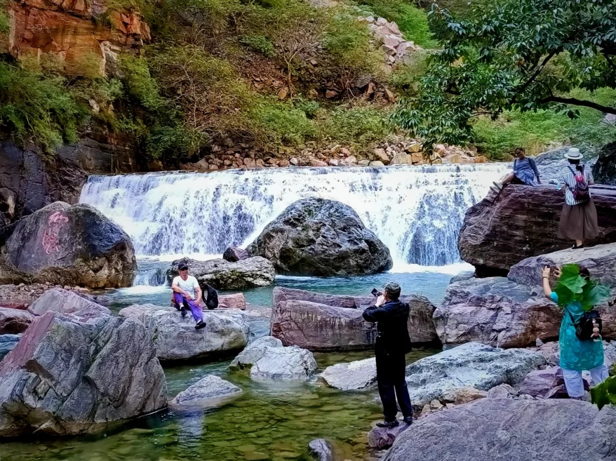 【情满中秋】山河映月，千里婵娟，来新乡南太行邂逅超美的瀑布彩虹吧~