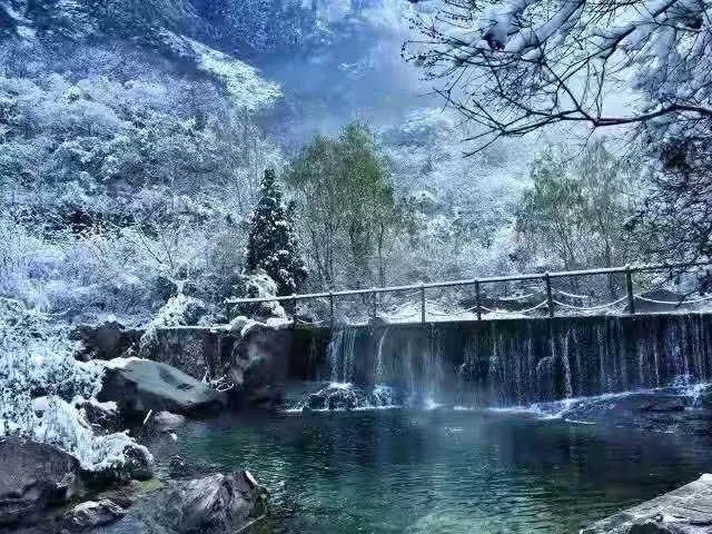 惊艳！新乡南太行迎初雪~~